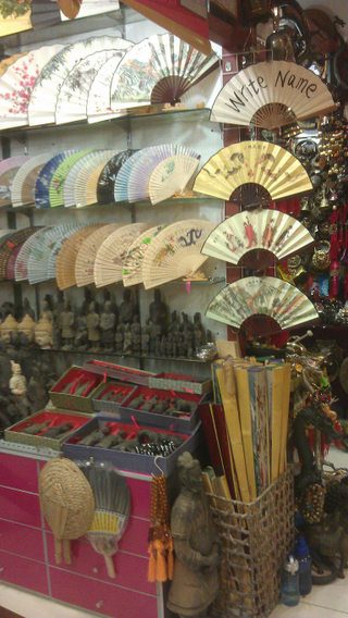 Illustration for article titled How Tourists Are Encouraging Chinese Knock-Offs